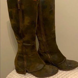 Awesome boots , they’re not  cowboy boots  they look great with western apparel.